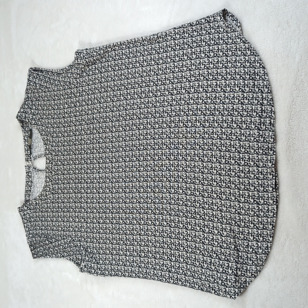 Rose & Olive knit keyhole back top L NWOT